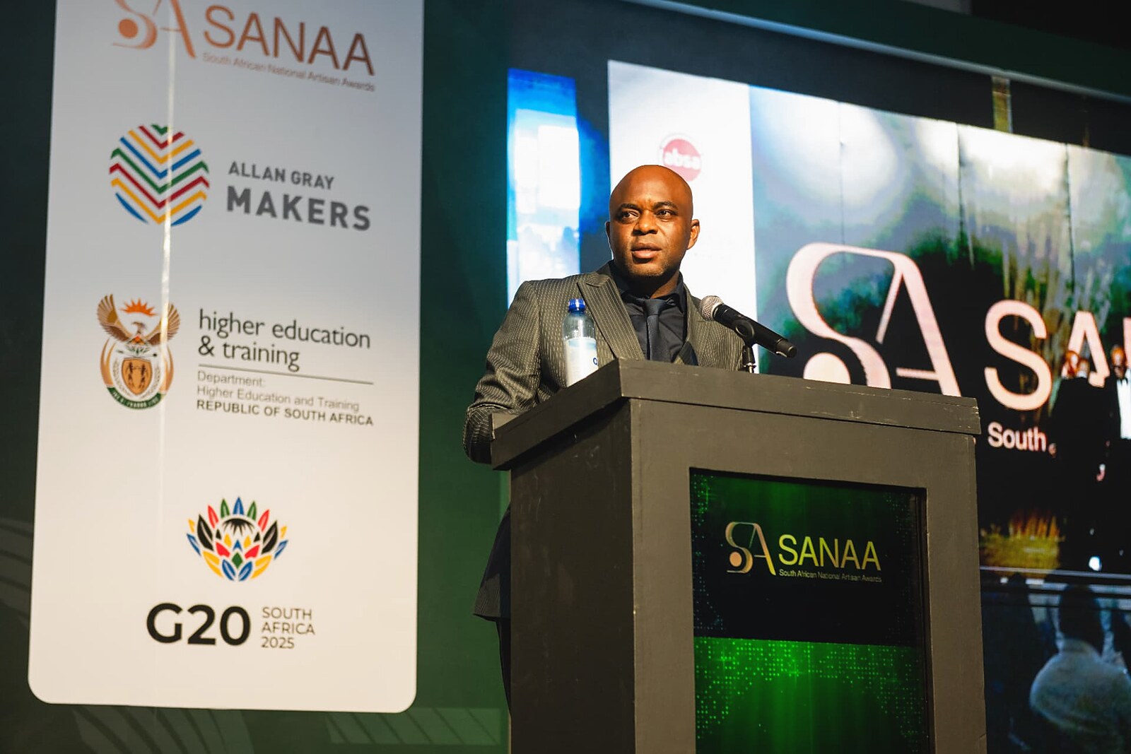 Official delivering remarks at the SANAA podium