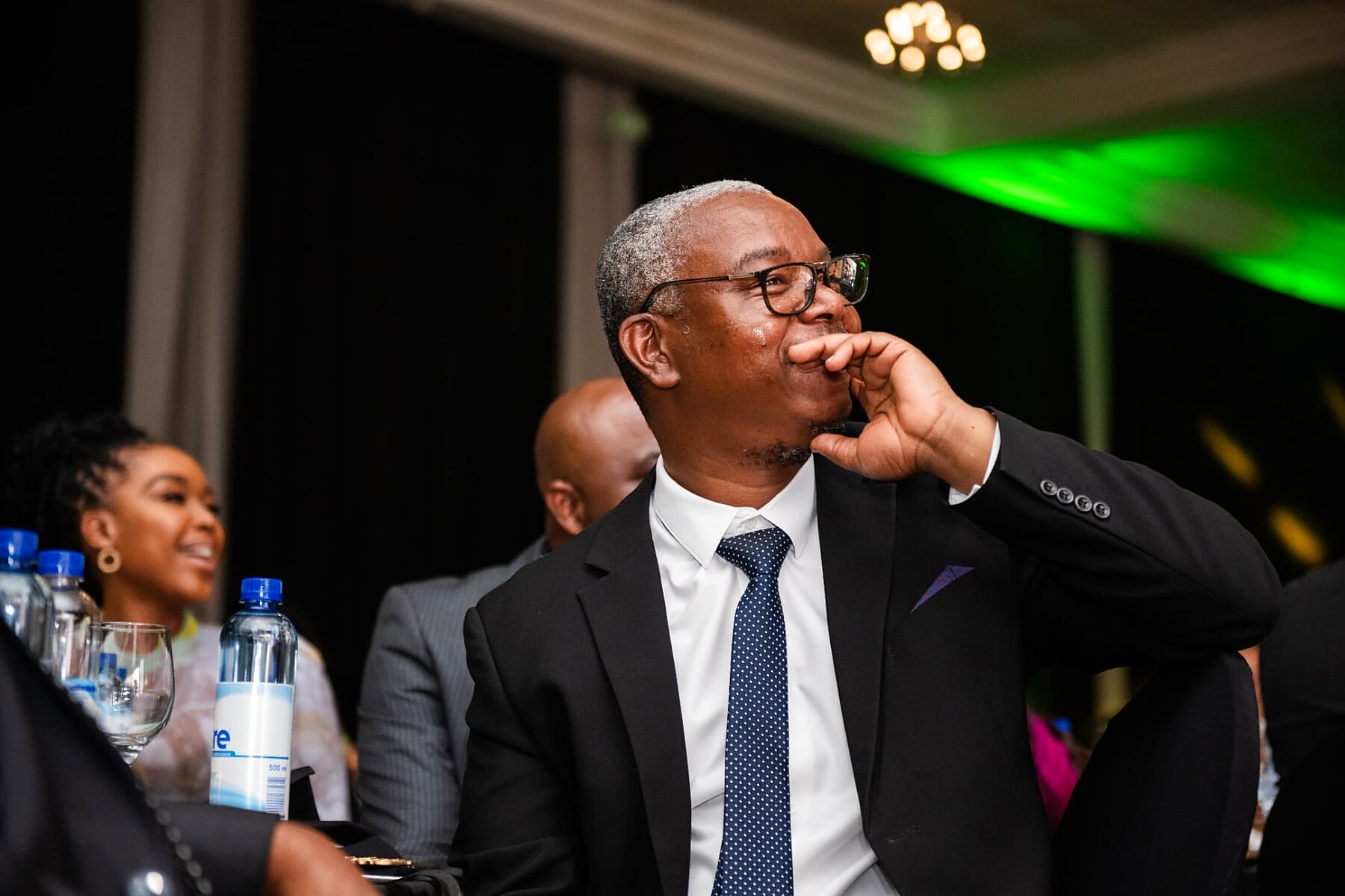 A guest smiling as he watches the SANAA 2026 awards presentation