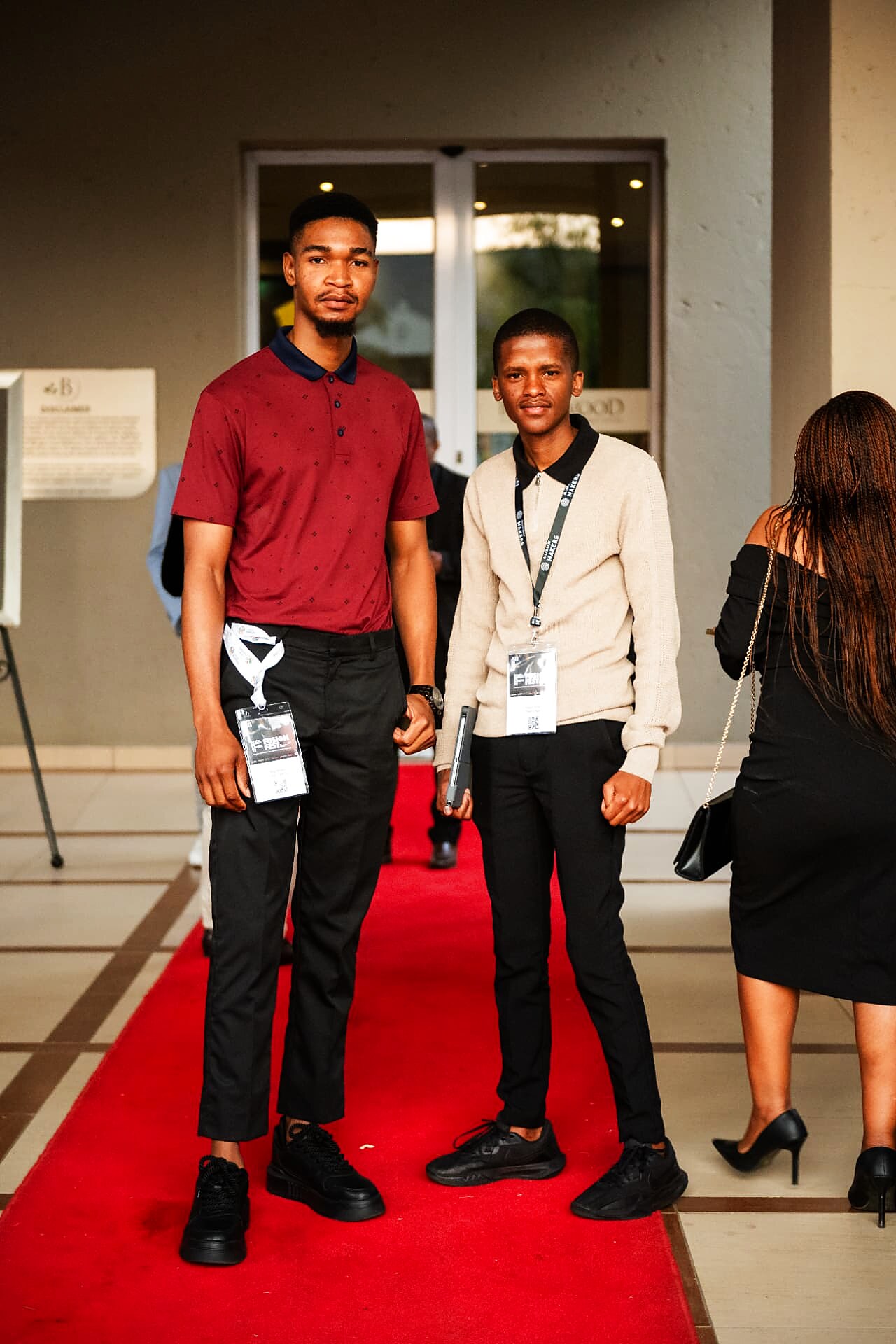 Two young nominees standing together on the red carpet at the SANAA 2026 entrance