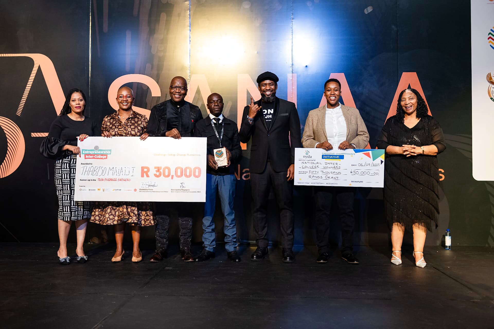 Group photo with the Entrepreneurship Inter-College R30,000 runner-up cheque in the tech business category